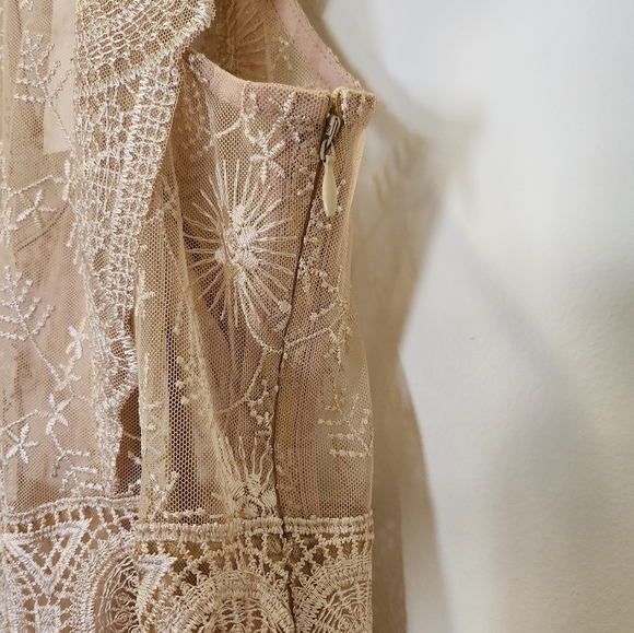 Sundance Lace Dress - Picture 6 of 12